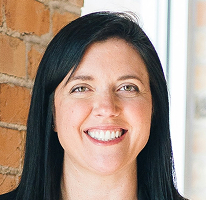 Responsable du support client, Sophie Hartwell, portrait de cheffe d'équipe de service.